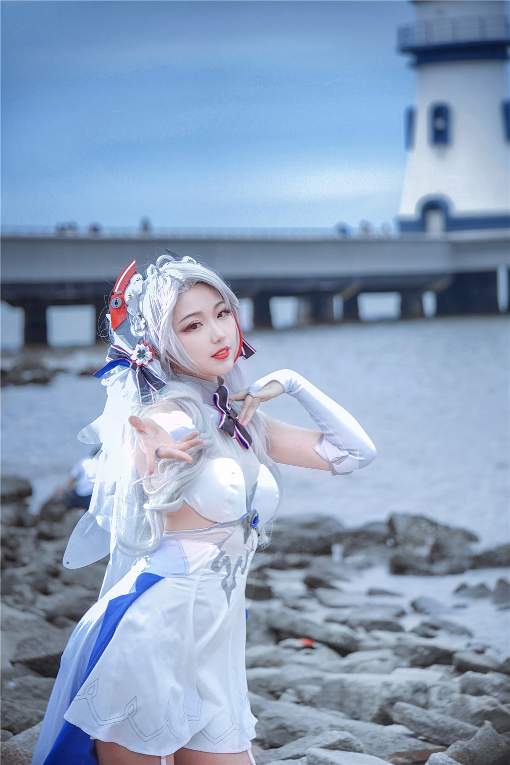 黑料网惊鸿：后台化妆间话筒未关，他们私语中似有“想你”字眼