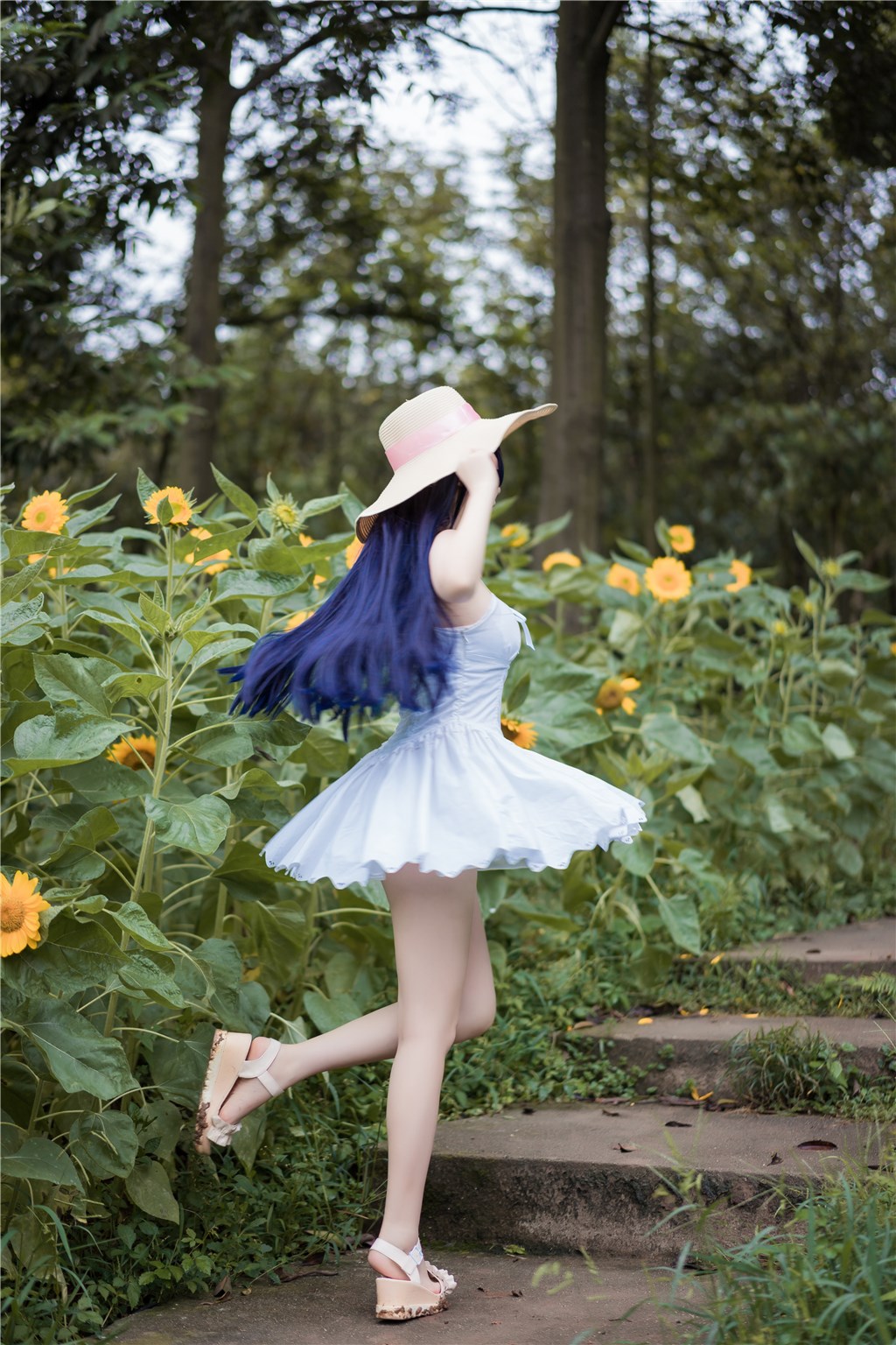 黑料网诘问：谁都没想到花絮比正片还浪漫，两人不断有爱的小互动